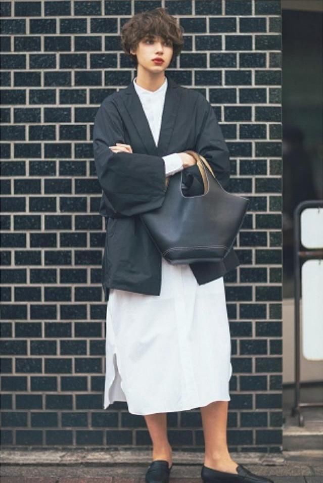 谁说早春不能穿黑色，选好单品会搭配，让你变身穿搭实力派