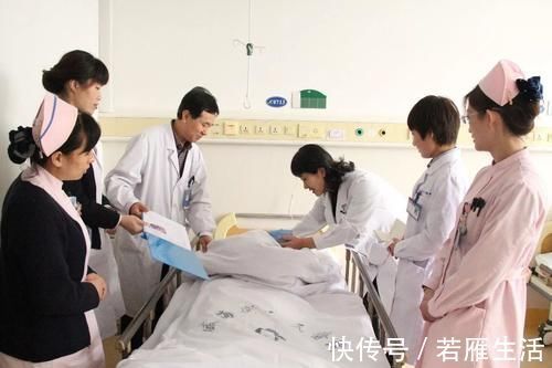 医生|生孩子总遇到男医生?产妇别觉得尴尬,对自己和宝宝有好处