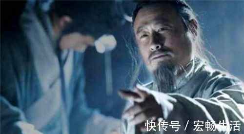 风水大师|好友到厕所找风水大师，无意看见其秘密，大师感叹：我两活不久了