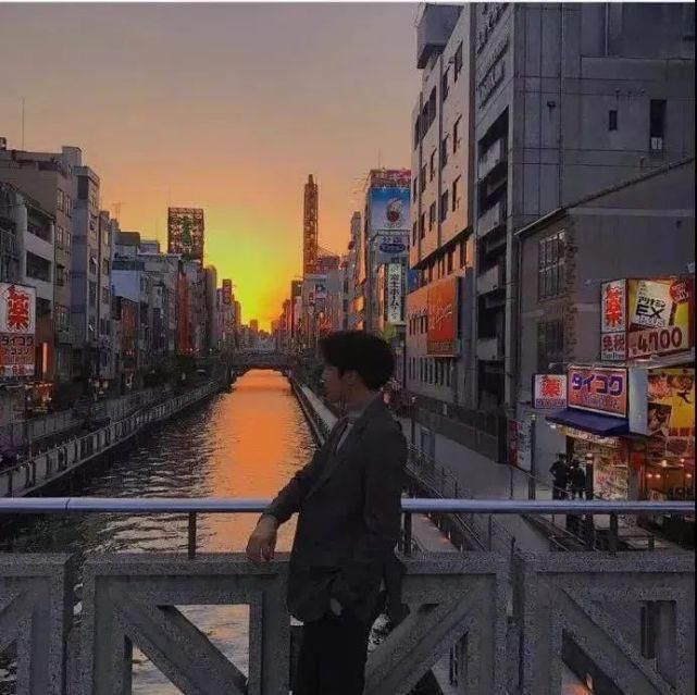 你说话时笑起来的模样真的胜过世间万物