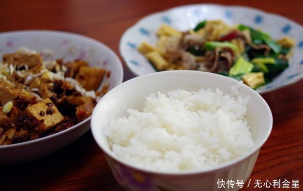 口感|蒸米饭不要只懂加水，牢记2个技巧，蒸出的米饭更好吃，特别实用