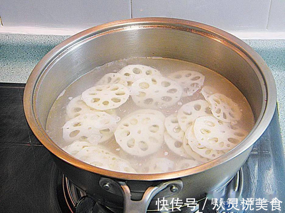 怎样处理藕片才翠嫩不发黑大厨分享饭店使用技巧,看完收藏了
