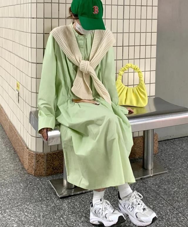 黄黑皮女生穿衣“颜色”很重要，学会这些搭配技巧，显白显气质