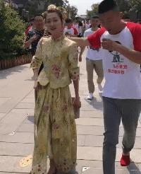 |搞笑GIF：这就是你们想要的大长腿小姐姐吗，真心厉害了啊