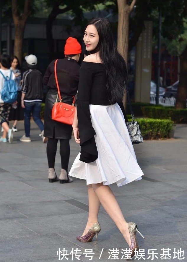 宽松的裙子拥有飘逸的感觉,少女时代青春感需要漂亮的裙子装点