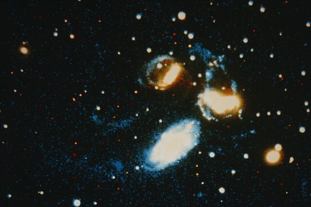 夜空 太阳下山后,夜晚的天空是黑的,真的是因为太阳落山的原因吗?