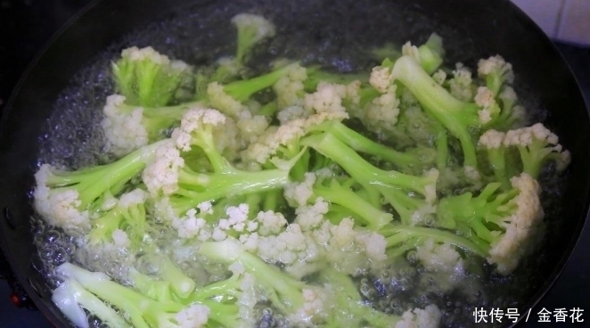 如果爱|花菜炒熟不脆?记住不要直接炒,做好3点,花菜又脆又嫩又入味