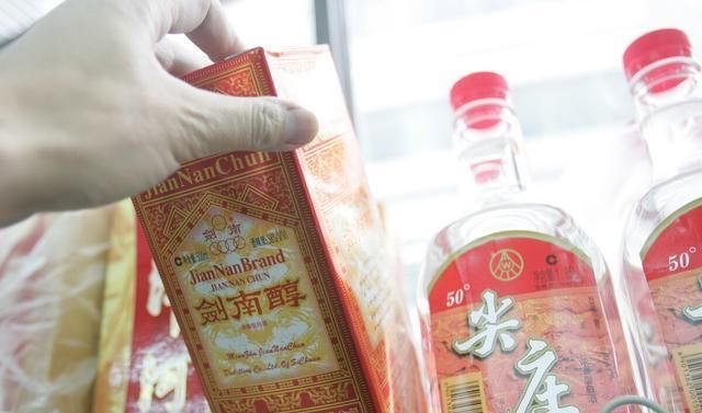 五粮液|这四种廉价白酒,一年难销几瓶,厂家只有行家才会买