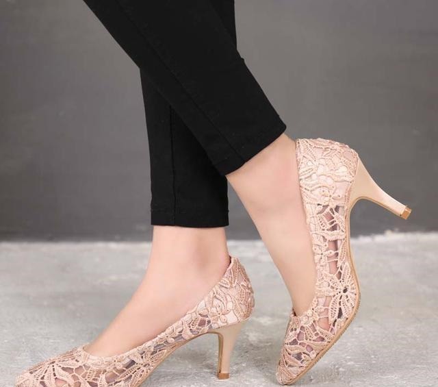 细跟 网纱尖头高跟鞋,特别完美,穿上后给人一种端庄优雅的形象