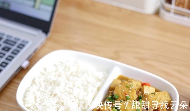 豆腐和鸡翅的奇妙搭配,味道香得不得了,好吃又下饭,你们也试试!