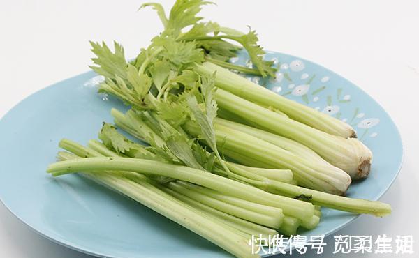 食用|医生提醒:5种食物吃之前要先焯水,以免增加肝脏压力,别吃错