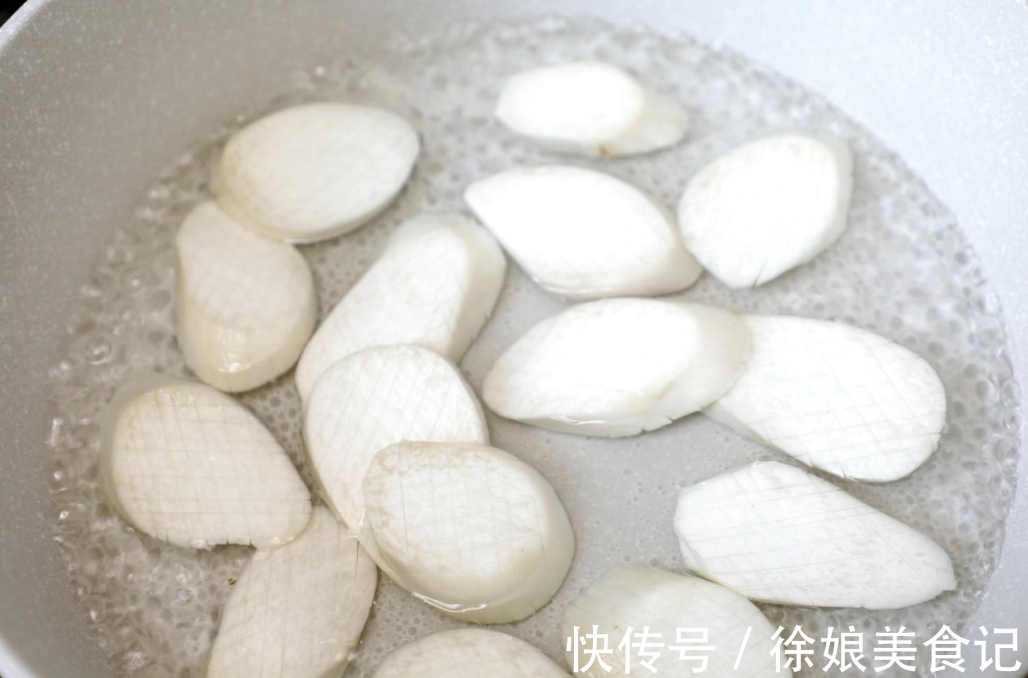 好吃|杏鲍菇，千万不要直接炒，这样做实在太好吃了，开胃解馋上桌光盘