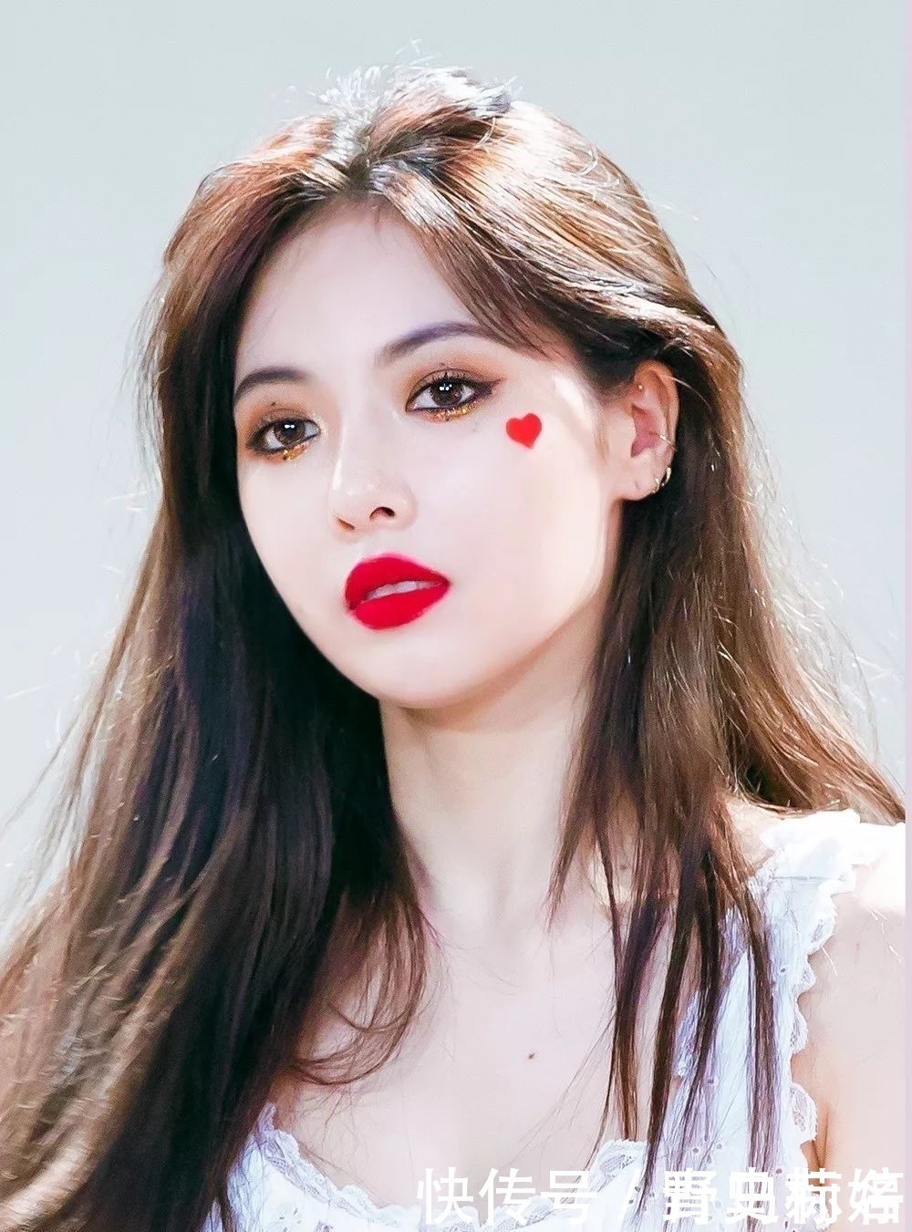 嘴唇|不是每个人都适合涂口红,比如有这些特征的女生,真心不适合