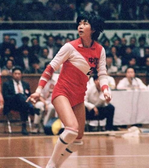 女排|比郎平还厉害她是女排中唯一的五冠王,女儿是清华的学霸