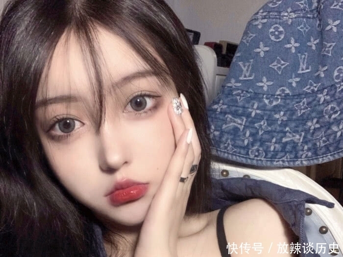 女生|女生经常做这“3动作”,脸没准会“越变越大”,傻丫头尽快改!