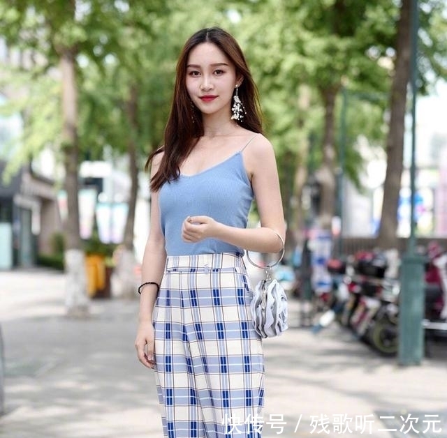 街头 穿着简洁舒适且气质感十足,让你拥有最棒的街头时尚风