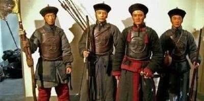 衣服|清朝士兵衣服上的兵，勇，卒代表什么？