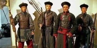 衣服|清朝士兵衣服上的兵,勇,卒代表什么?