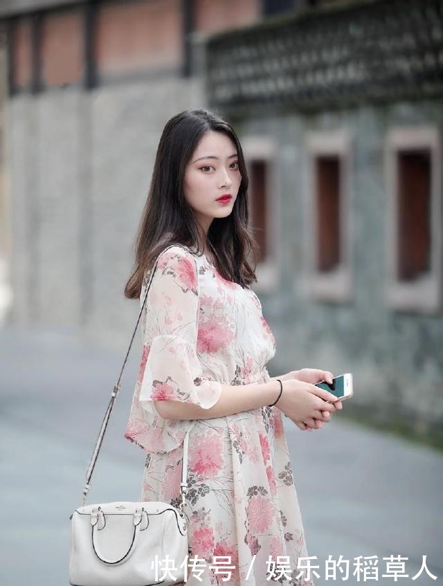 穿连衣裙|确实是会搭配裙子的女孩,造型优雅,充满活力