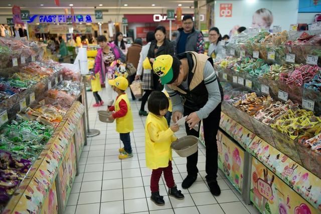 报警器|“你家娃偷拿东西,请接受搜身”,妈妈一句话,工作人员立马放行