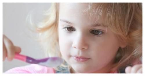 龋齿|孩子换牙期不能吃这3种食物,父母要知道!