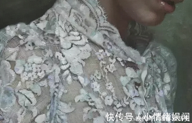 奥斯汀&女子画出神级“蕾丝作品”,网友直言:这也太逼真了吧!