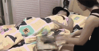 |搞笑GIF：妹子眼睛真优秀，怎么做到的？