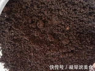 张大妈养长寿花只因盆里加点“它”,土壤不板结而且花开不断