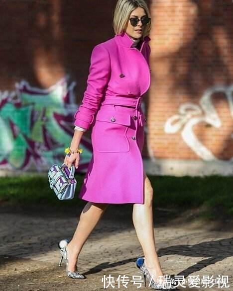 女人外出时,这3种包包要尽量少背,尤其第1种,容易显得没档次!