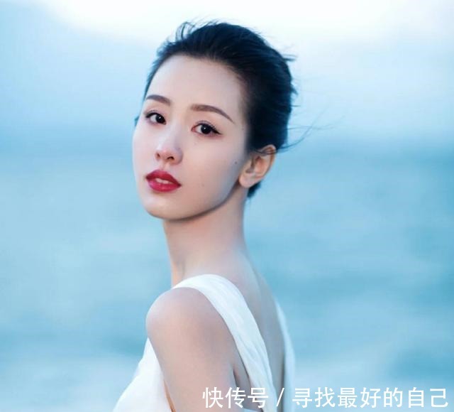 阿玛尼 四款大牌口红测评!阿玛尼水润自然不挑皮,香奈儿唯美又华贵!