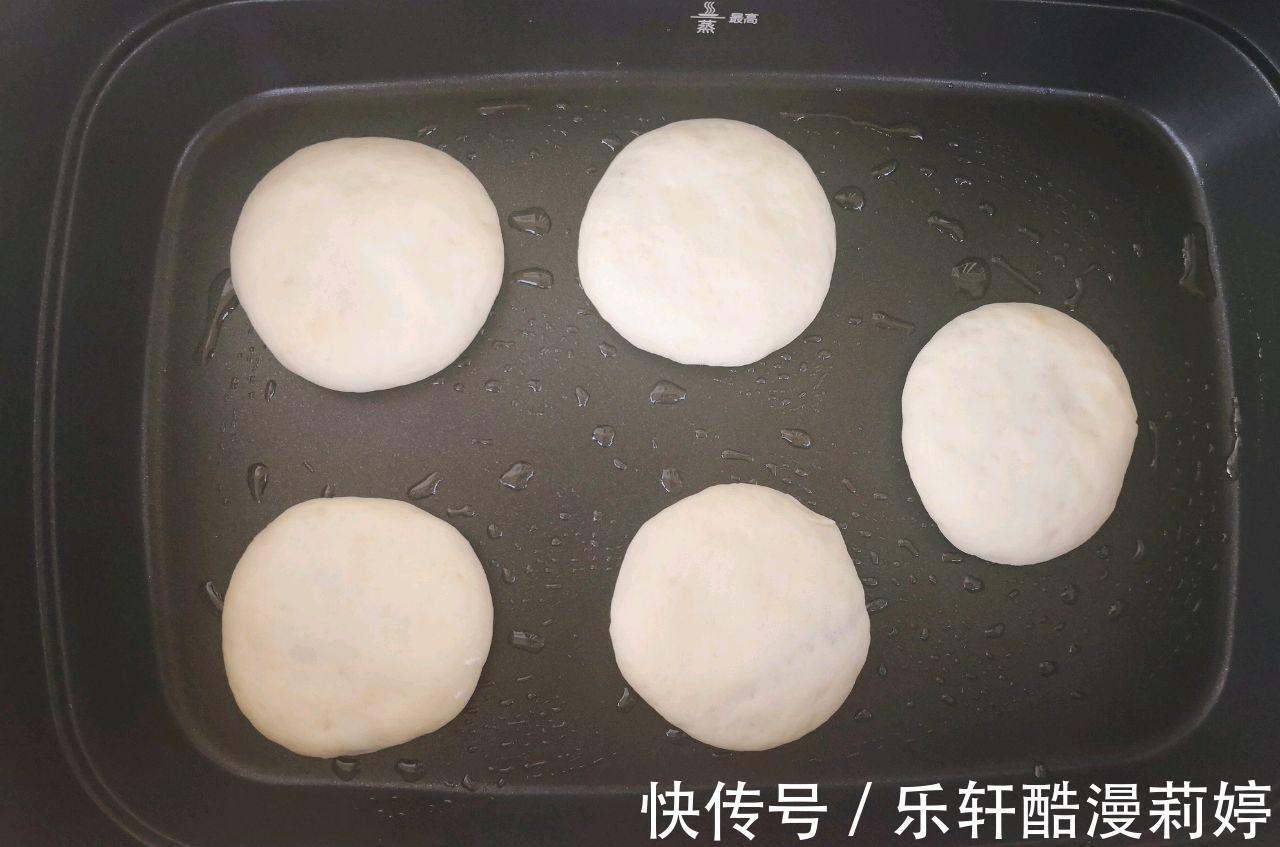 泡打粉|做红糖黑芝麻饼一点都不难，又软又有嚼劲儿，营养健康还好做