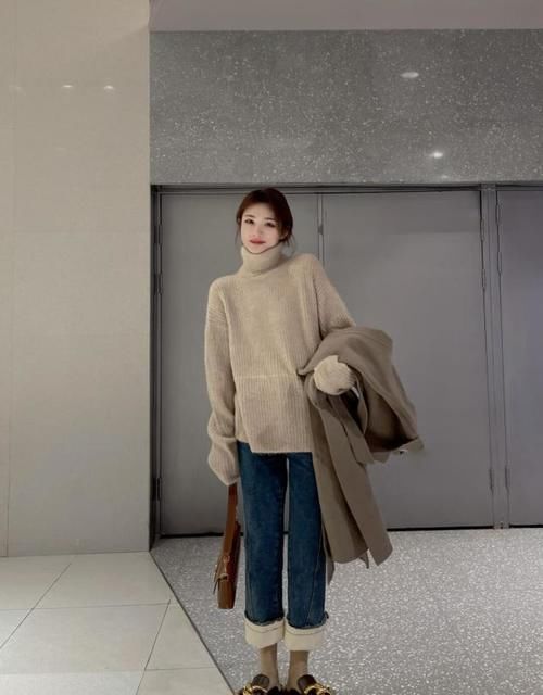 毛衣怎么穿才不显“平庸”？教你四个搭配公式，既时髦又实用