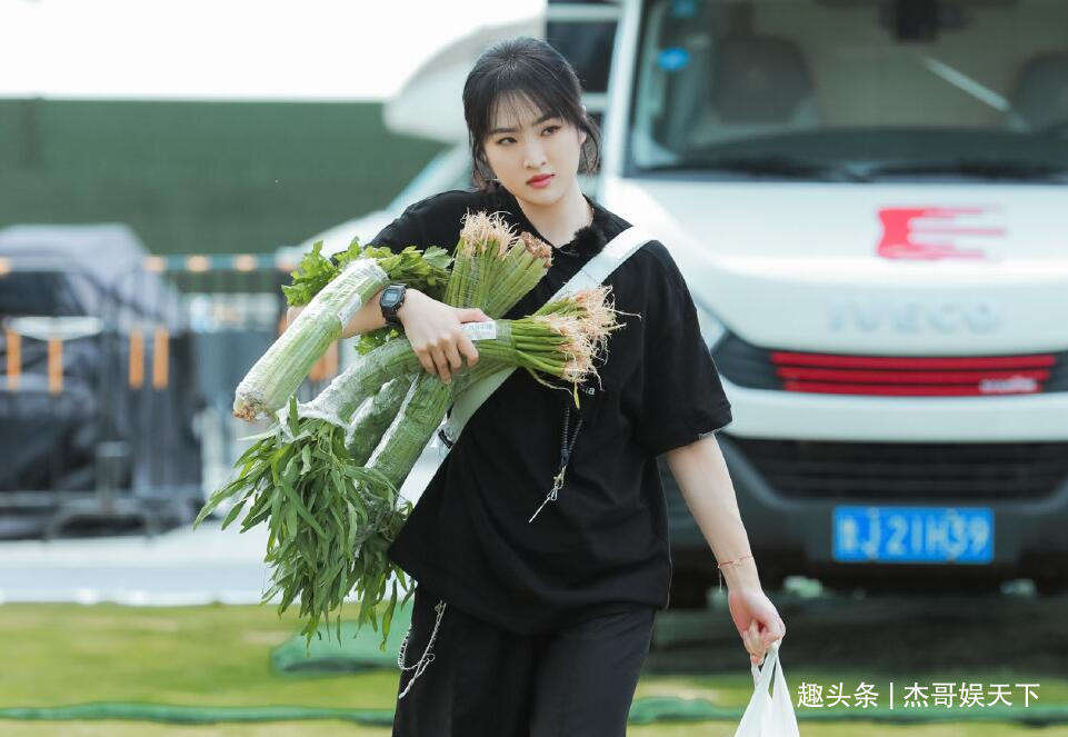 黃曉明耍心眼,丁真動機不純,《中餐廳》收官只能靠周也勉強挽尊