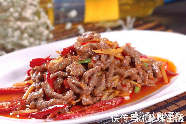 口感|炒牛肉,直接下锅炒不对!大厨教你一招,简单又快捷,口感还滑嫩