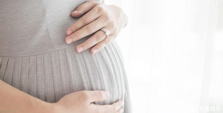 孕妇|孕妇怀孕3个月,肚子大到行动不便,孕检后一家人很纠结