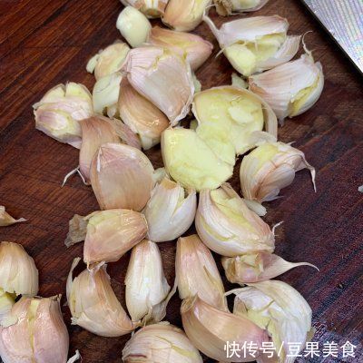 家常|人气家常下饭菜蒜蓉粉丝蒸丝瓜，一秒征服家人的胃