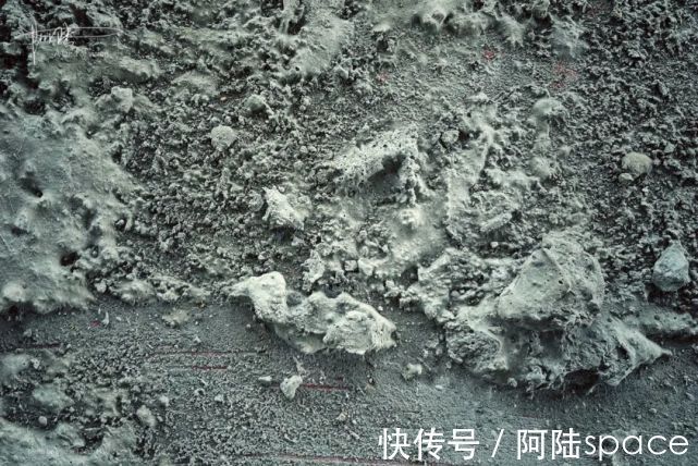 装饰|工地里随处可见的“画作”,装裱一下用来作装饰其实很不错