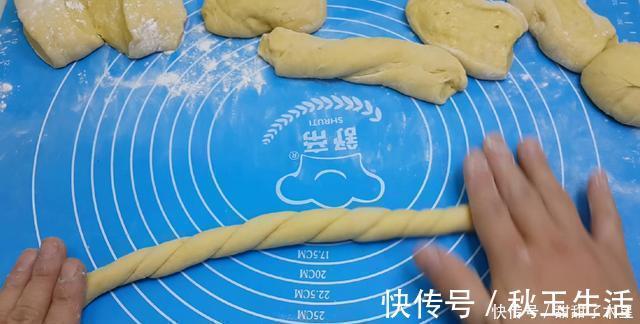 面粉别只会蒸馒头了，加3个鸡蛋，做出创意小吃，比蛋糕油条好吃