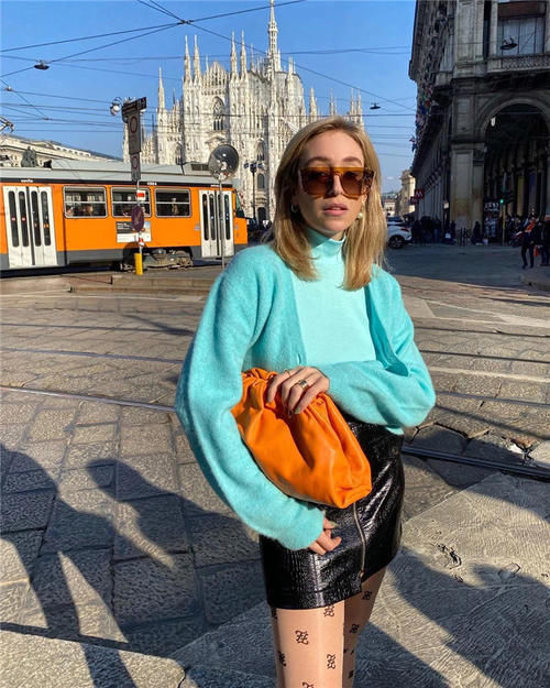 短款针织开衫怎么穿？学学这些潮人们的穿法，特时髦