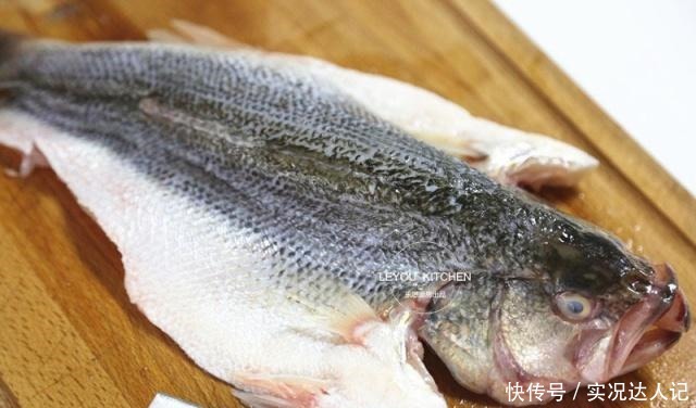 清蒸鱼,鲜嫩好吃不长肉,花几分钟学会,以后就是自己的拿手好菜!