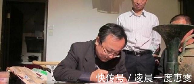 河南|河南老汉在钓到一只乌龟,背插4箭,专家你这一竿子下去18亿