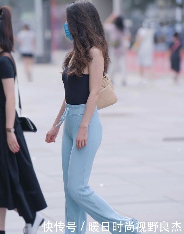 展现|休闲清凉的装扮,谁穿谁喜欢,让你轻松展现时尚潇洒的气质