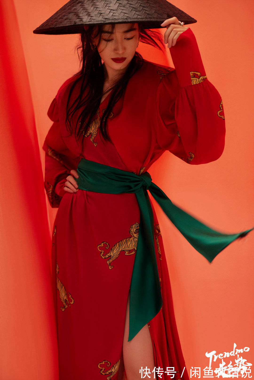 风范儿|金牌剑客孙一文拍时尚大片,又美又飒有了女侠风采,气质不输明星