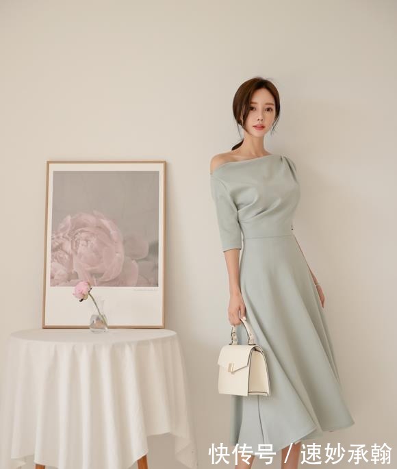 女装|孙允珠女装美图:玲珑青竹萱草陶釉花瓶连衣裙!