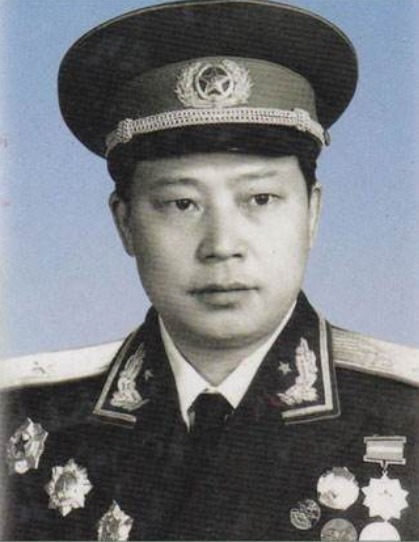 卓越贡献|他一直保护中央首长的安全，是头号警卫员，因为卓越贡献获得少将