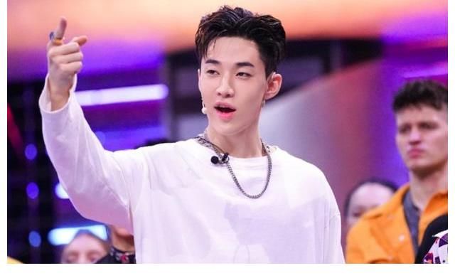 博耶|《街舞4》王一博被神秘人“扛”走，网友懵圈，这玩的什么梗？