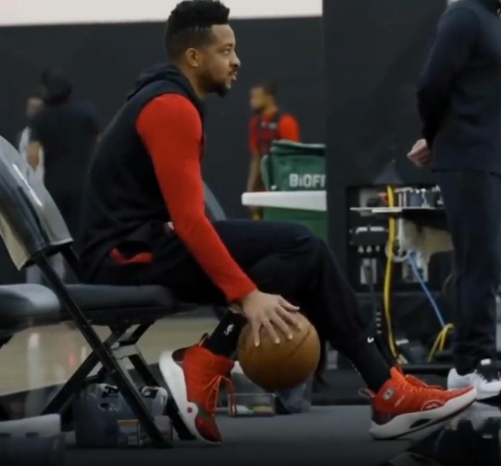 CJ1代终于曝光？球员上脚玫瑰城配色，外形好评，签名鞋还是驭帅15？