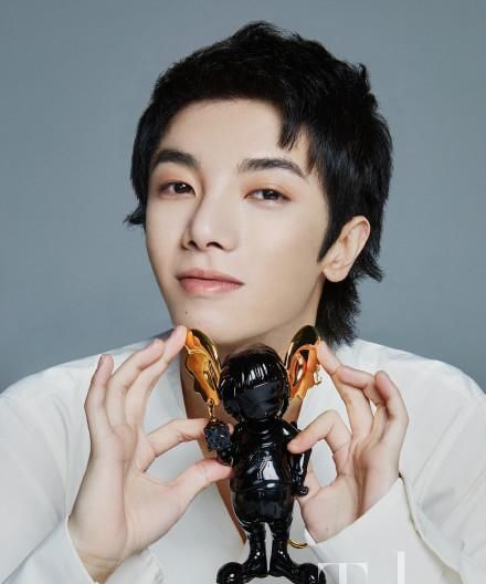 花花|華晨宇逆襲《尚流》榮登封面，花花繼續(xù)向上追光！