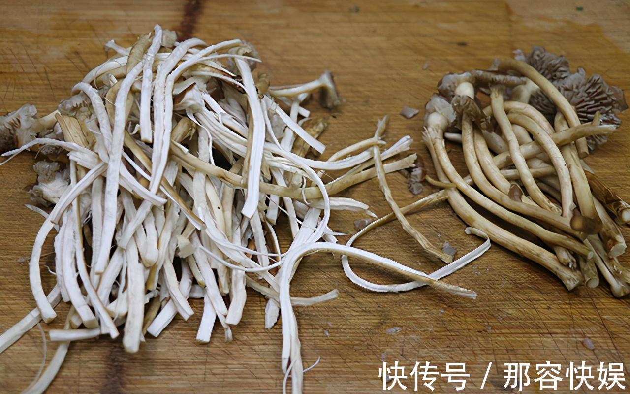 这道菜|家常菜茶树菇炒肉丝，肉丝鲜嫩，茶树菇干香，再挑食的孩子也爱吃