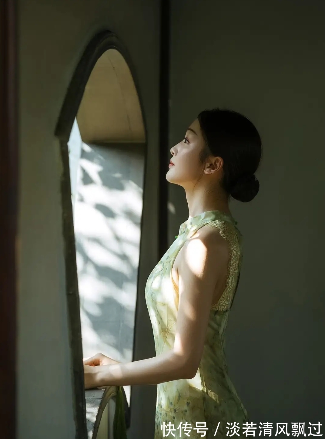 问月!诗·十一首丨但有明光皆顾影,何曾玉露不遮天